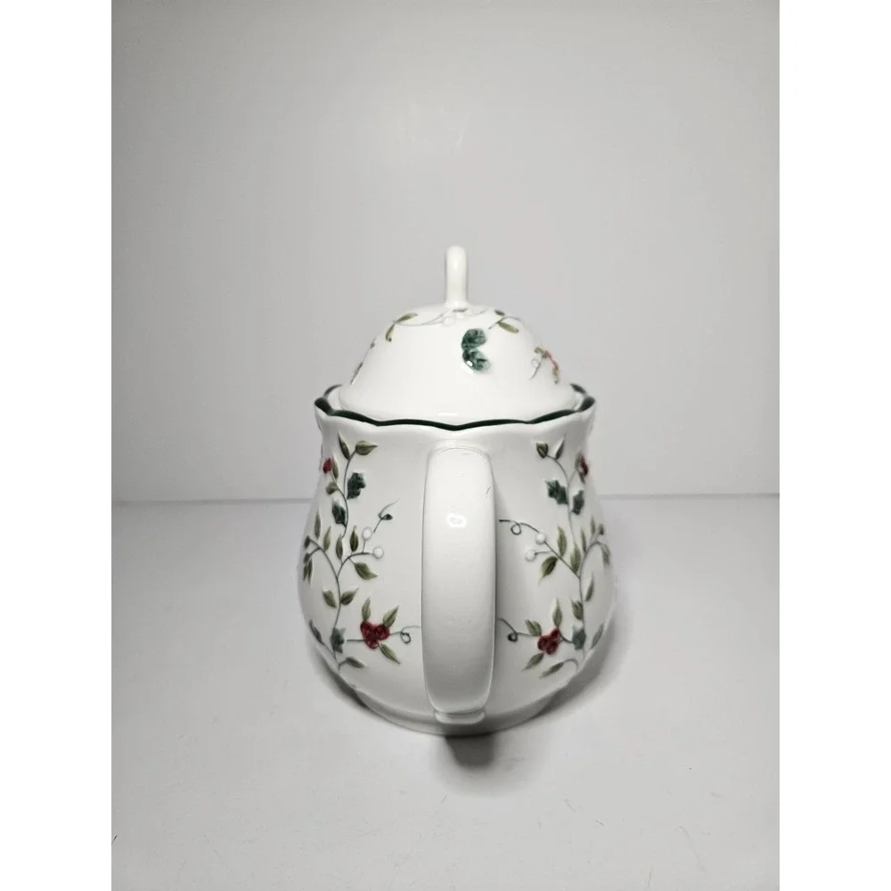 Pfaltzgraff Winterberry Sculpted Teapot Ceramic Holly Berry 109-A13-00 8in 4 Cup